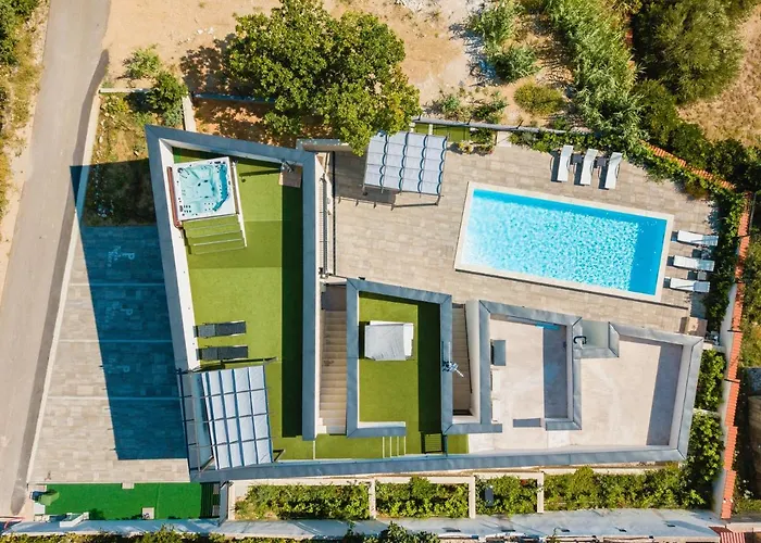 فيلة Luxury With A Swimming Pool Bosana, Pag - 19824 *